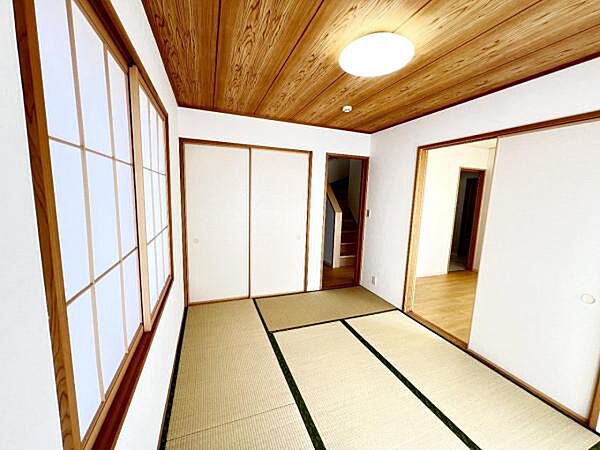 和室スペースです。畳のお部屋は寛げる空間ですね。