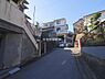 外観：前面道路を含めた現地写真です。