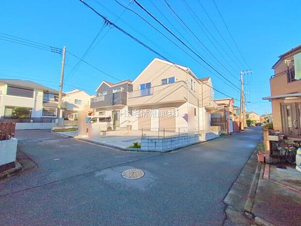 前面道路を含めた現地写真です。