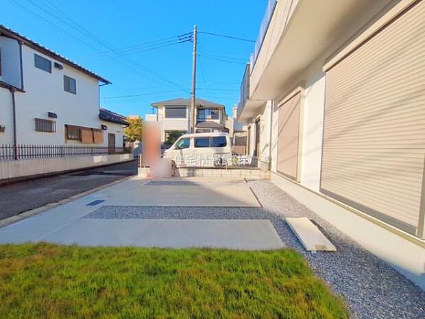 前面道路を含めた現地写真です。