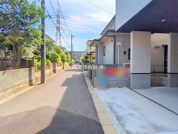 前面道路を含めた現地写真です。