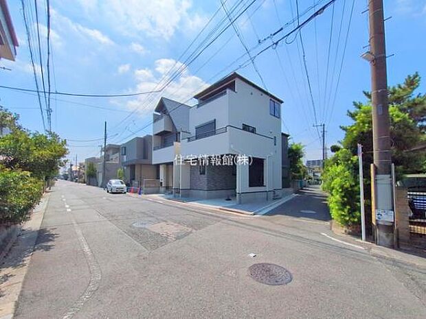 前面道路を含めた現地写真です。