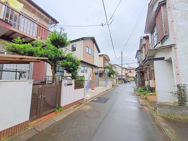 前面道路を含めた現地写真です。