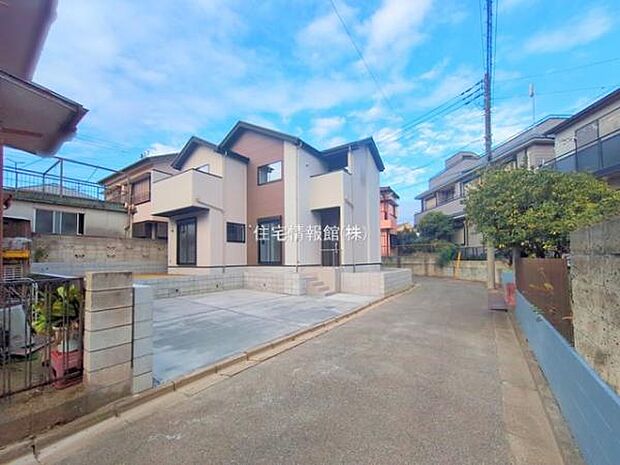 前面道路を含めた現地写真です。