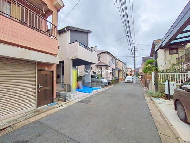 前面道路を含めた現地写真です。