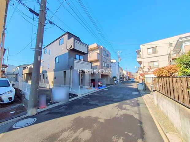 前面道路を含めた現地写真です。