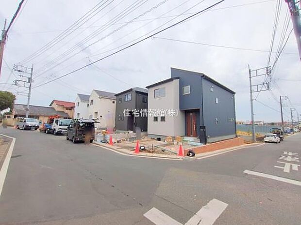 前面道路を含めた現地写真です。