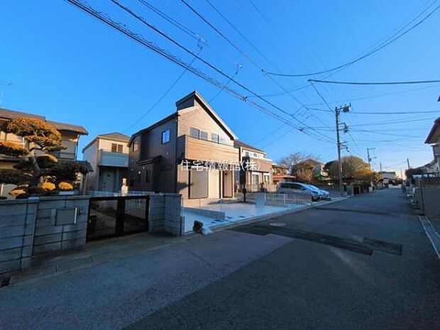 前面道路を含めた現地写真です。