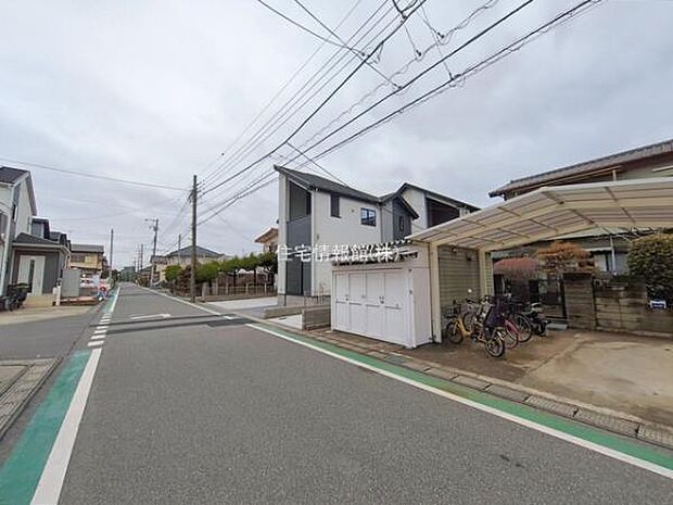 前面道路を含めた現地写真です。