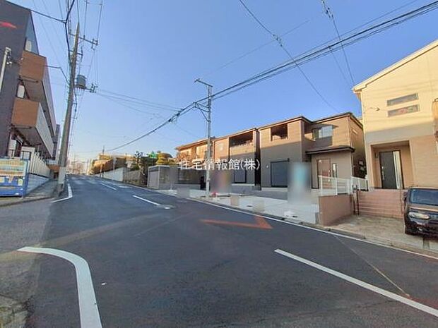 前面道路を含めた現地写真です。