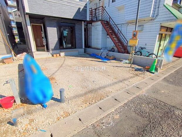 前面道路を含めた現地写真です。