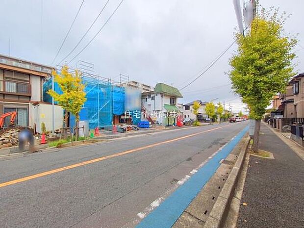 前面道路を含めた現地写真です。