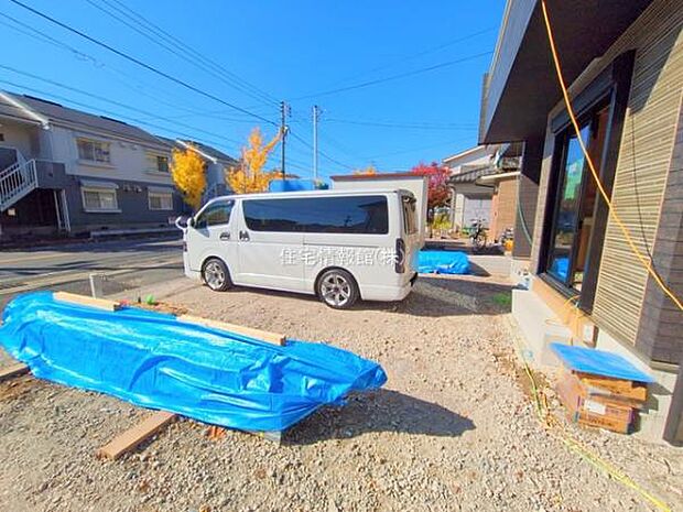 前面道路を含めた現地写真です。