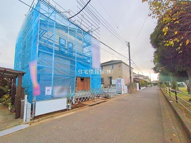 前面道路を含めた現地写真です。