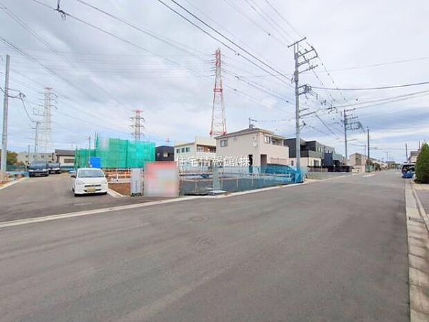 前面道路を含めた現地写真です。