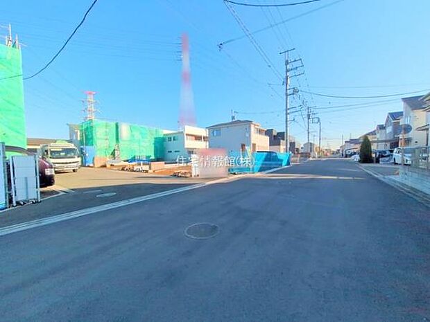 前面道路を含めた現地写真です。