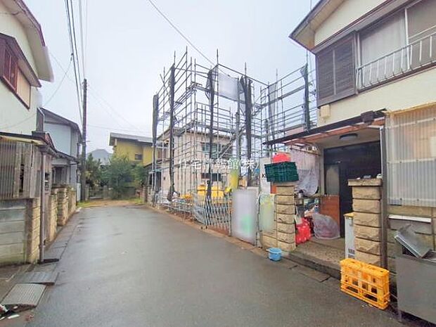 前面道路を含めた現地写真です。