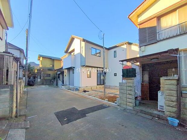 前面道路を含めた現地写真です。