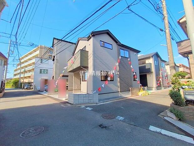 前面道路を含めた現地写真です。