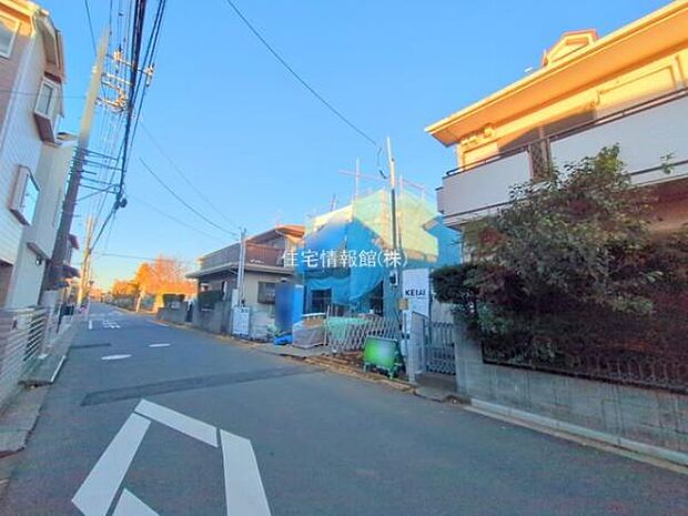 前面道路を含めた現地写真です。