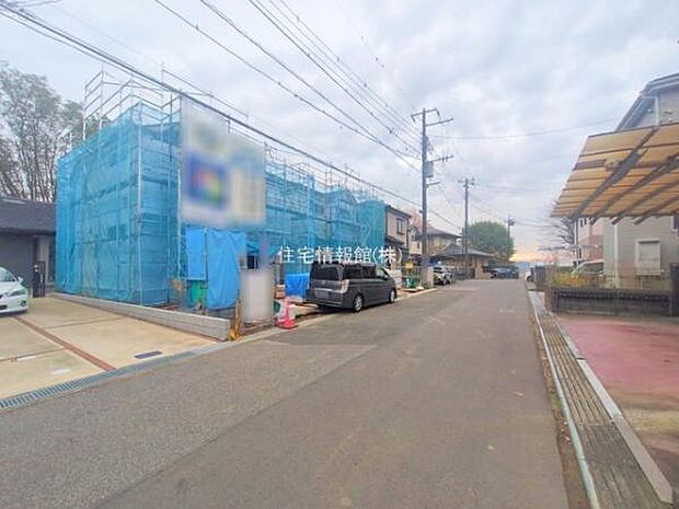 前面道路を含めた現地写真です。