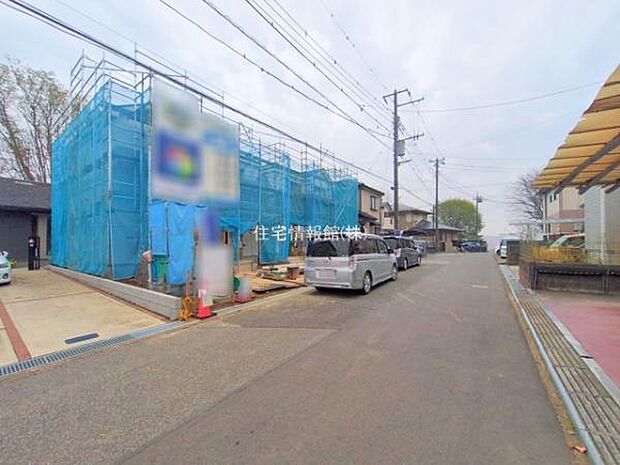 前面道路を含めた現地写真です。