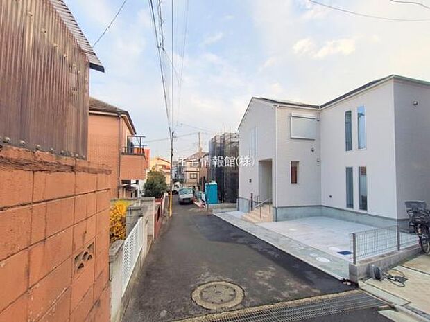 前面道路を含めた現地写真です。