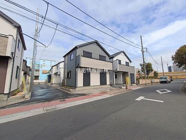 前面道路を含めた現地写真です。
