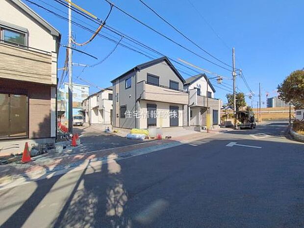 前面道路を含めた現地写真です。