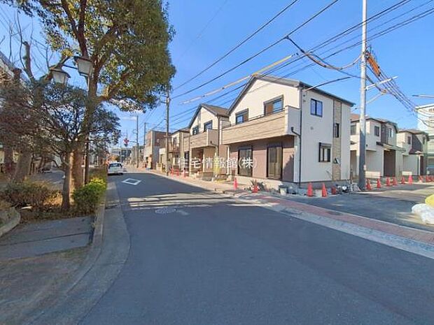 前面道路を含めた現地写真です。