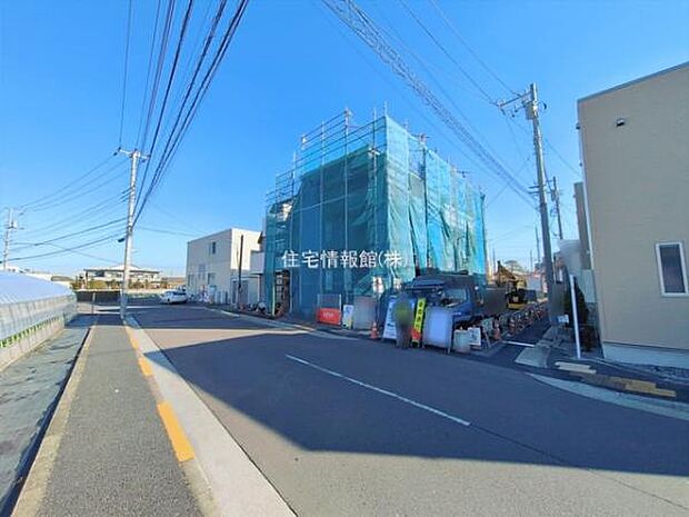 前面道路を含めた現地写真です。