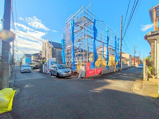 前面道路を含めた現地写真です。