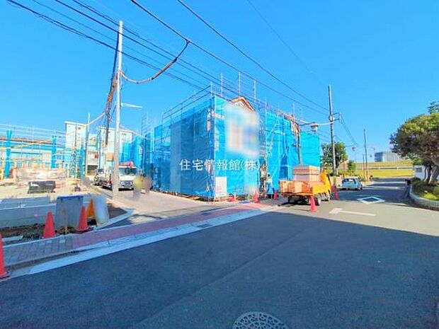 前面道路を含めた現地写真です。