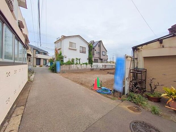 前面道路を含めた現地写真です。