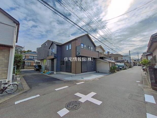 前面道路を含めた現地写真です。