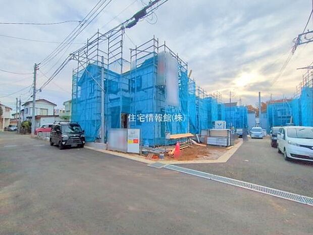 前面道路を含めた現地写真です。