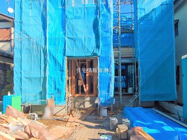 前面道路を含めた現地写真です。