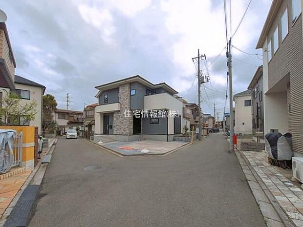 前面道路を含めた現地写真です。