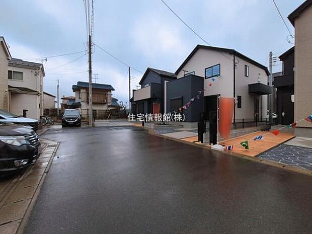 前面道路を含めた現地写真です。