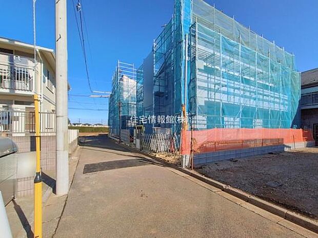 前面道路を含めた現地写真です。