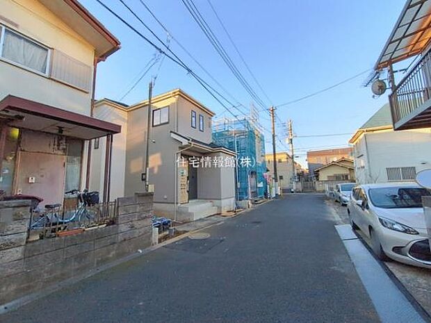 前面道路を含めた現地写真です。