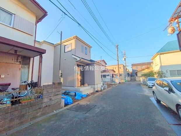 前面道路を含めた現地写真です。