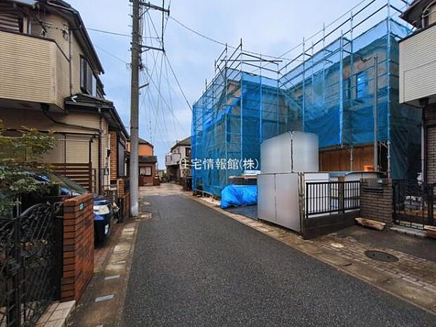 前面道路を含めた現地写真です。