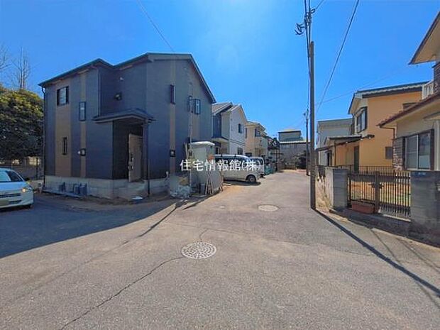 前面道路を含めた現地写真です。