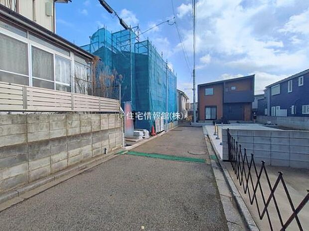 前面道路を含めた現地写真です。