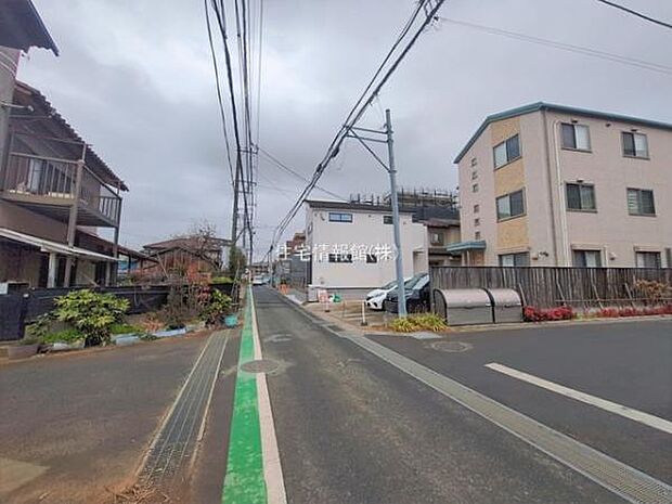 前面道路を含めた現地写真です。