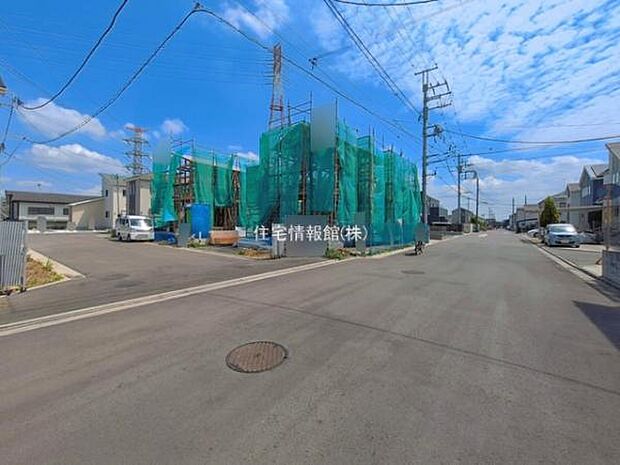 前面道路を含めた現地写真です。