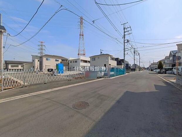 前面道路を含めた現地写真です。