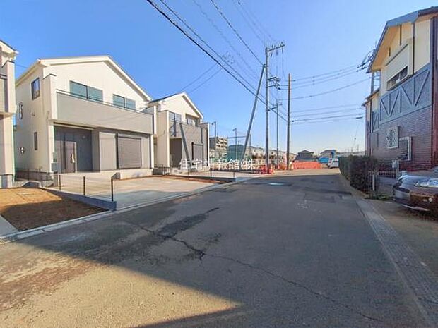 前面道路を含めた現地写真です。