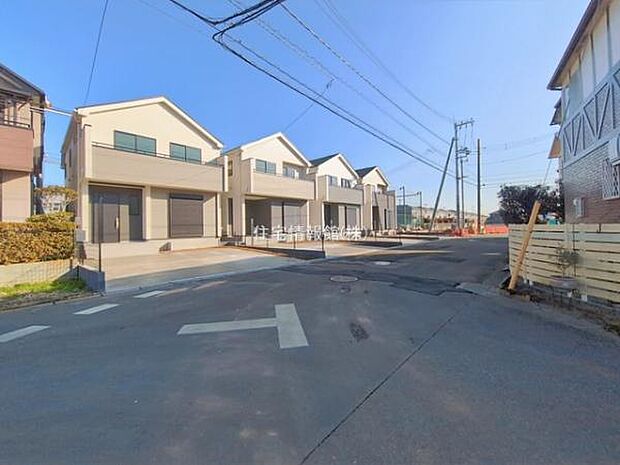 前面道路を含めた現地写真です。